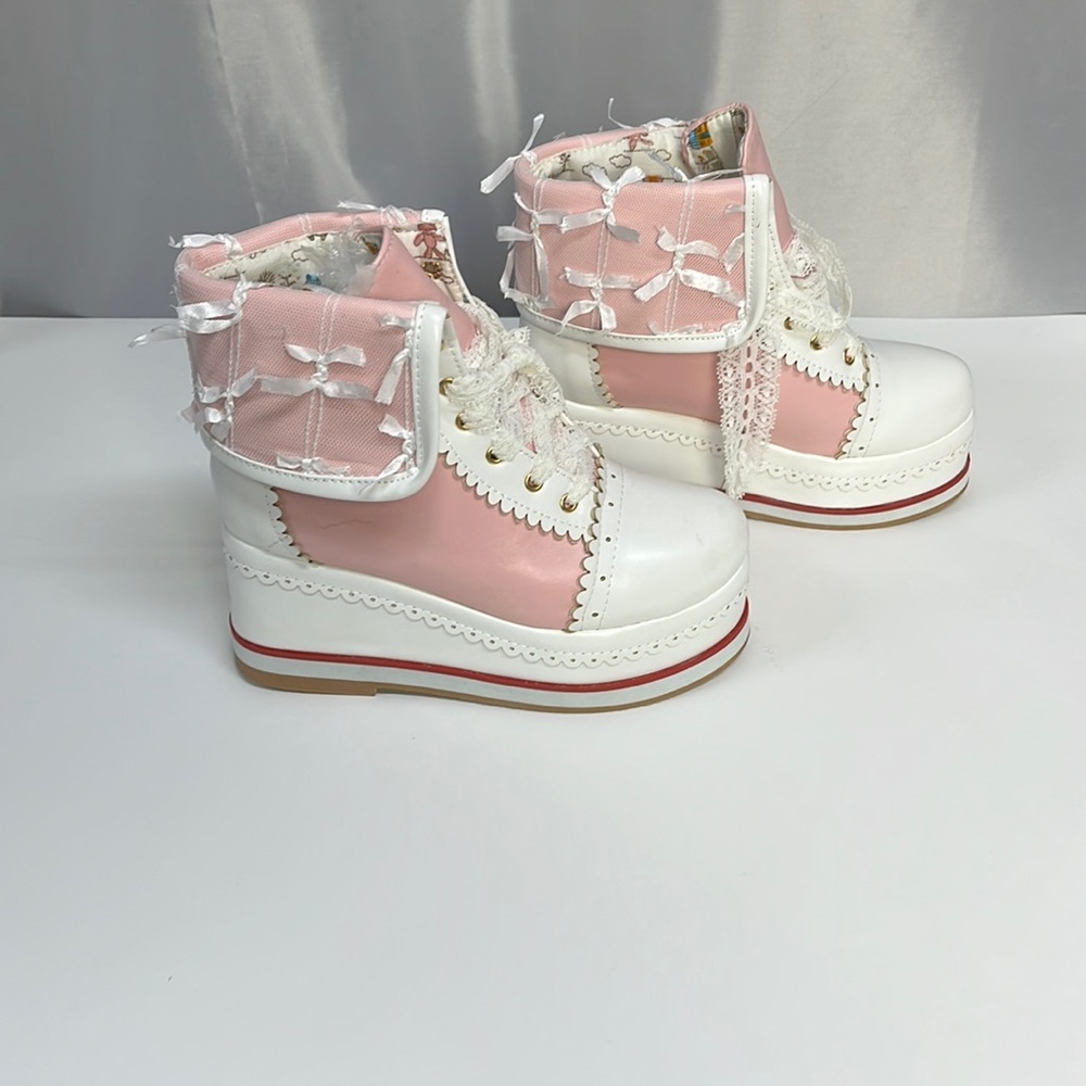 Adorable Pink cosplay boots. 1675